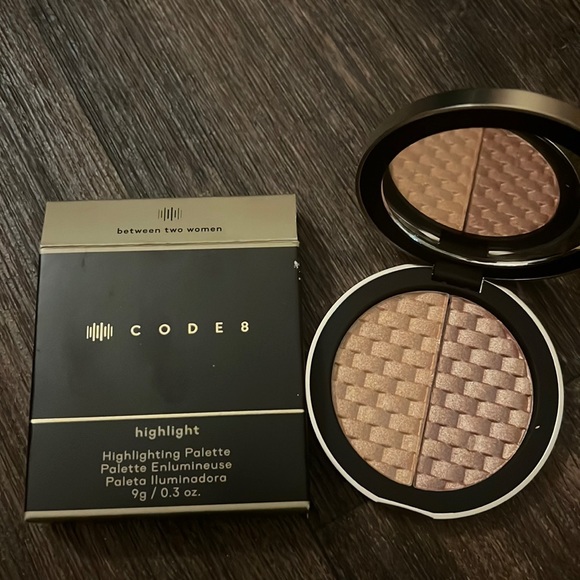 Code 8 Mood Highlight  Palette - Picture 2 of 6